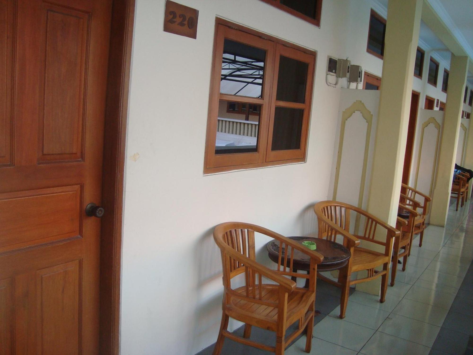 Rosani Hotel Kuta Lombok Exterior foto